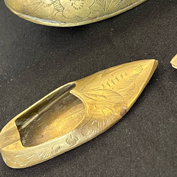 Vintage Solid Brass Floral & Leaf Etched
Slipper Shoe Ashtrays Set of 3 - Picture 7 of 9